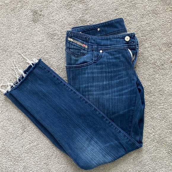 DIESEL Women’s Low Rise Distressed Jeans Size 30 - Picture 1 of 9